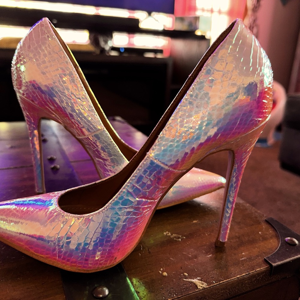 Shoe Republic LA Womens 8.5 iridescent 4.5” heel